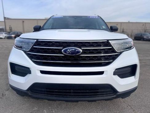 Certified 2024 Ford Explorer XLT RWD image 4