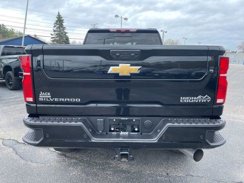 Used 2025 Chevrolet Silverado 2500 High Country w/ Technology Package AWD/4WD image 5