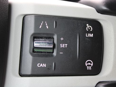 Used 2022 Land Rover Defender 90 X-Dynamic SE AWD/4WD image 16