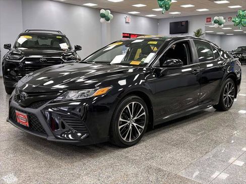 Certified 2019 Toyota Camry SE image 6
