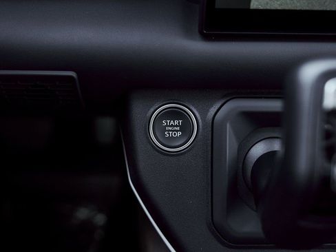 Used 2024 Land Rover Defender 110 SE AWD/4WD image 77