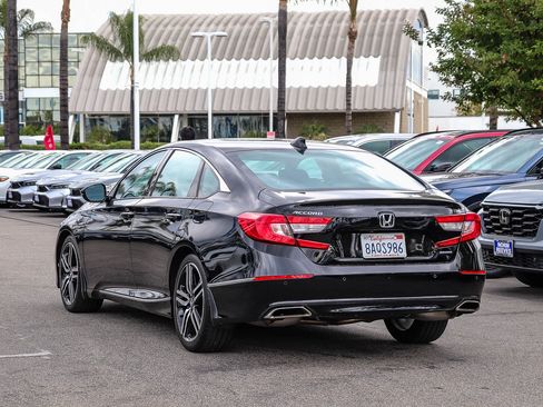 Certified 2018 Honda Accord Touring image 4
