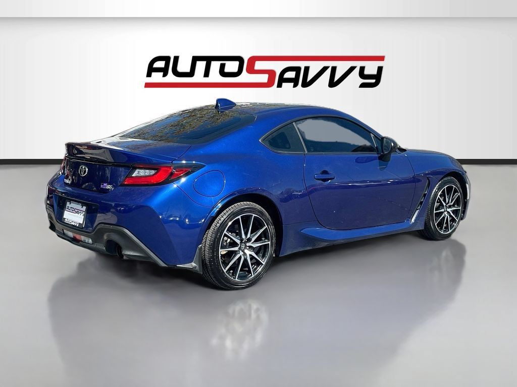Used 2022 Toyota GR86 RWD image 7