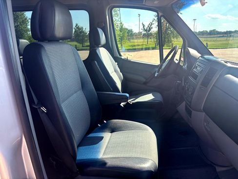 Used 2007 Dodge Sprinter 2500 w/ Cooling Group image 11