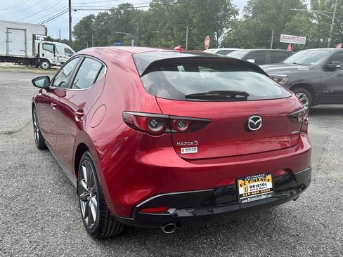 Used 2019 MAZDA MAZDA3 Hatchback w/ Preferred Package FWD image 3