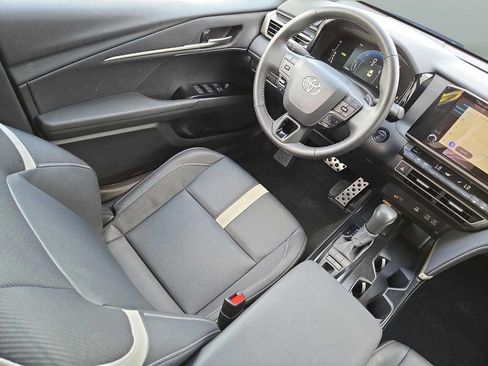 Used 2026 Toyota Camry SE FWD image 16