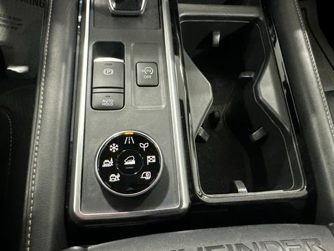 Used 2024 Nissan Pathfinder SV AWD/4WD image 57