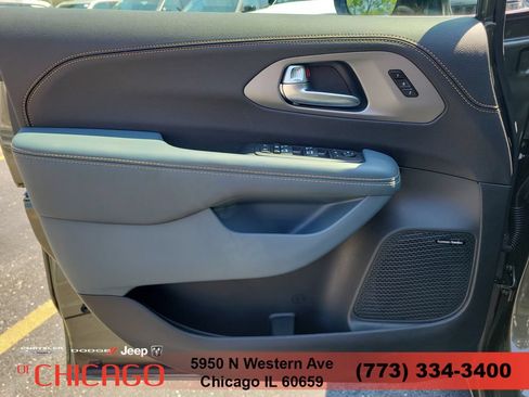 New 2027 Chrysler Pacifica Pinnacle w/ Theater Group AWD/4WD image 21