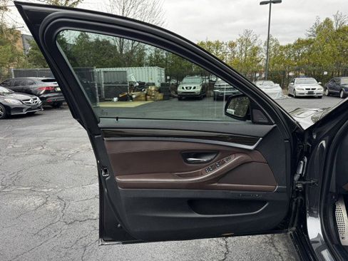 Used 2014 BMW 550i Sedan image 19