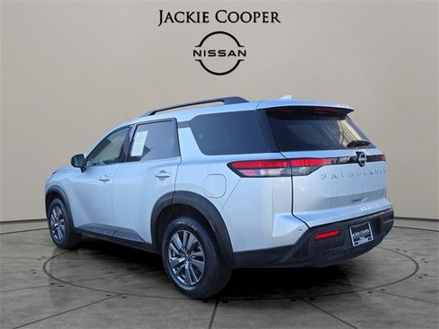 Certified 2025 Nissan Pathfinder SV image 3