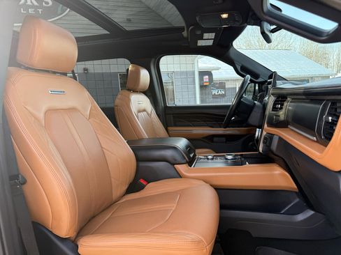 Used 2024 Ford Expedition Max Platinum image 11