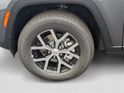 New 2025 Jeep Grand Cherokee Limited image 22