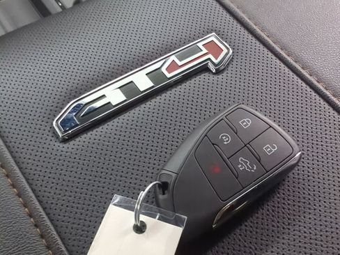 Used 2026 GMC Sierra 2500 AT4 w/ Technology Package AWD/4WD image 19