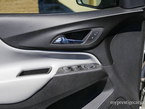 Used 2020 Chevrolet Equinox LS FWD image 38