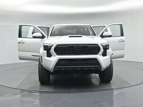Used 2024 Toyota Tacoma TRD Sport image 35