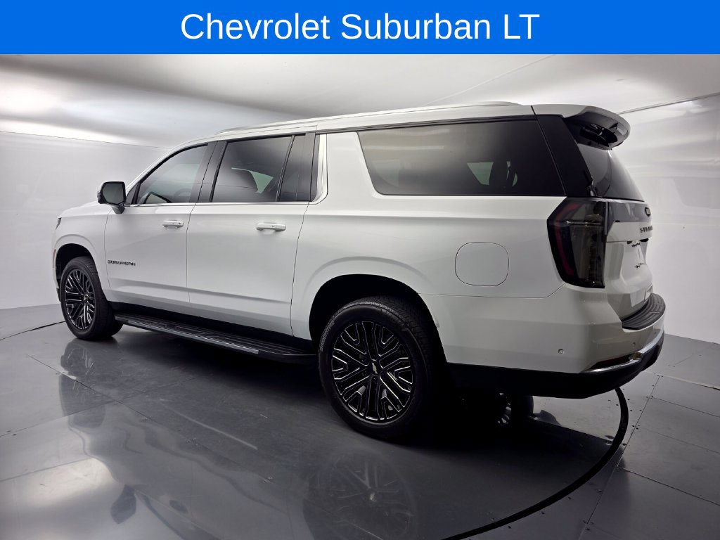 Used 2025 Chevrolet Suburban LT w/ Comfort Package RWD image 4