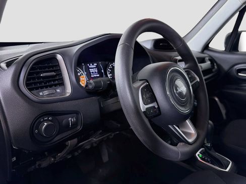 Used 2023 Jeep Renegade Latitude AWD/4WD image 10