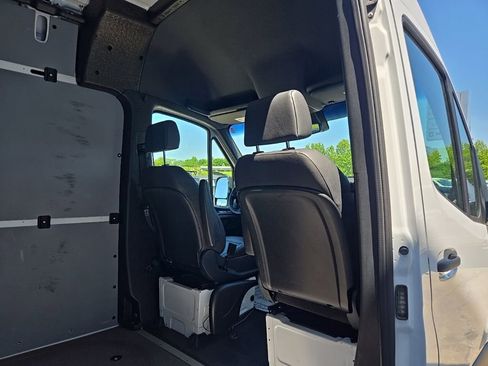 Used 2025 Mercedes-Benz Sprinter 2500 image 61
