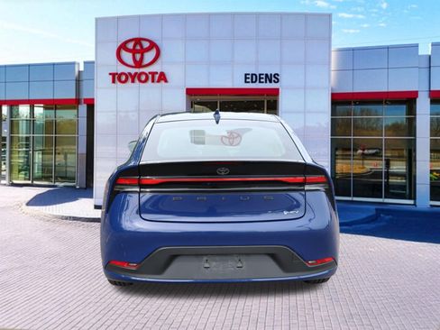 Certified 2025 Toyota Prius LE FWD image 4