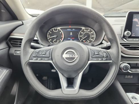 Used 2024 Nissan Altima 2.5 SV image 19