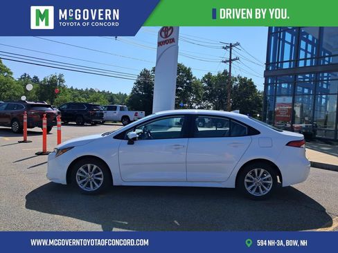 Used 2024 Toyota Corolla LE w/ LE Convenience Package FWD image 2