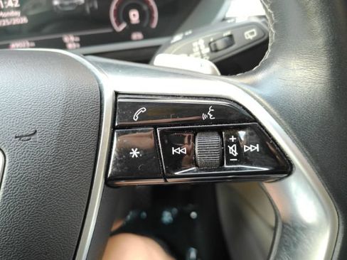Used 2021 Audi e-tron Premium AWD/4WD image 41