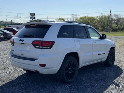 Used 2020 Jeep Grand Cherokee Altitude image 3