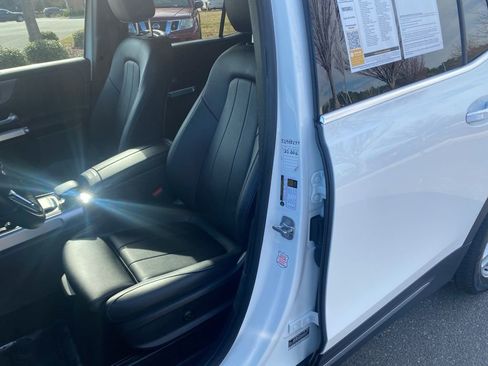 Used 2023 Mercedes-Benz GLB 250 4MATIC image 14