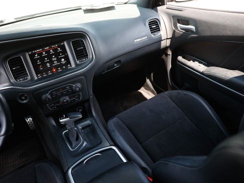 Used 2018 Dodge Charger R/T Scat Pack RWD image 28