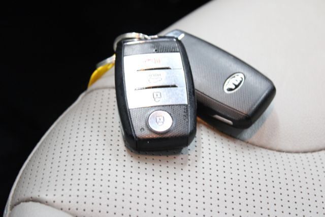 Used 2018 Kia Niro EX Premium FWD image 13