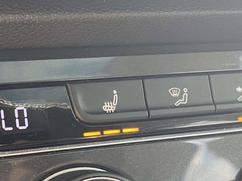 Used 2020 Volkswagen Tiguan SE w/ Panoramic Sunroof Package image 21