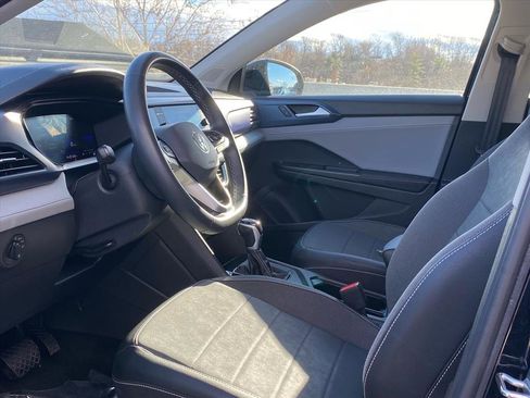 Certified 2024 Volkswagen Taos SE image 12