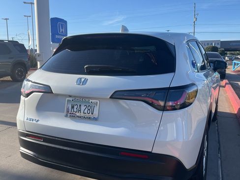 Used 2024 Honda HR-V LX image 1
