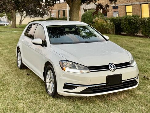 Used 2018 Volkswagen Golf S image 2