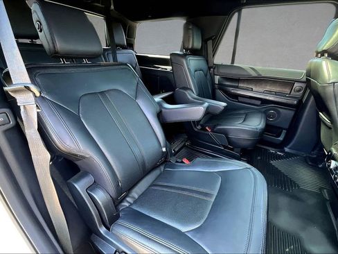 Used 2018 Ford Expedition Limited w/ Equipment Group 302A RWD image 28