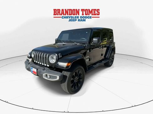 Used 2021 Jeep Wrangler Unlimited Sahara w/ Cold Weather Group AWD/4WD image 3