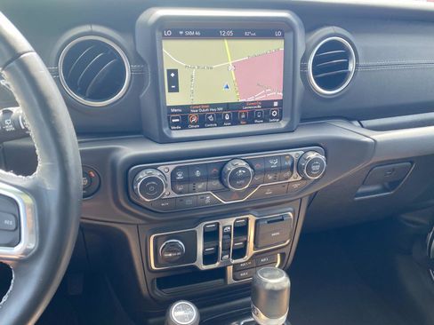 Used 2023 Jeep Wrangler Unlimited Sahara w/ Cold Weather Group AWD/4WD image 25