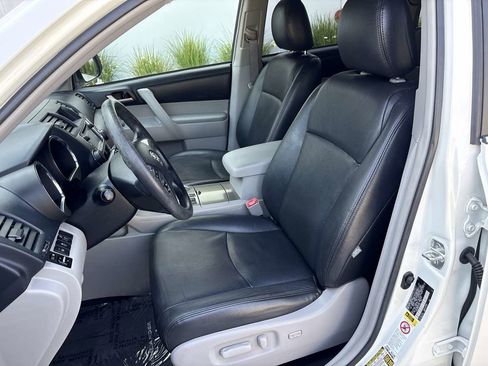 Used 2013 Toyota Highlander Plus FWD image 21