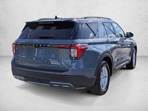 Used 2025 Ford Explorer Active w/ Active Comfort Package RWD image 5