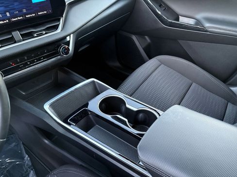 Used 2025 Chevrolet Equinox LT image 40