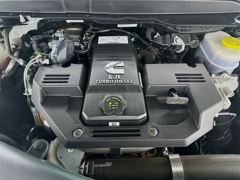 Used 2024 RAM 3500 Tradesman w/ Chrome Appearance Group image 32