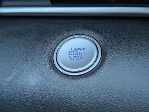 Used 2025 Hyundai Elantra Hybrid FWD image 18