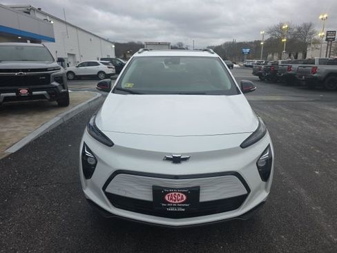 Used 2023 Chevrolet Bolt EUV Premier w/ Sun & Sound Package image 2