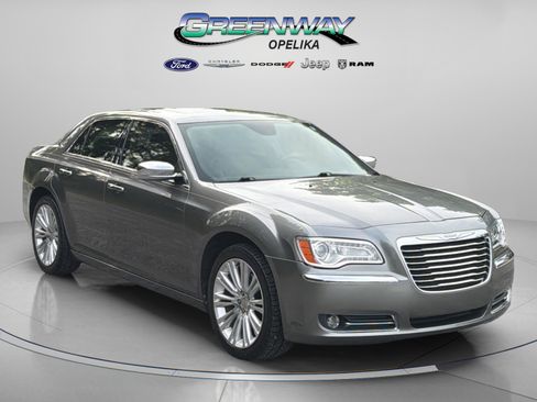 Used 2011 Chrysler 300 C image 2