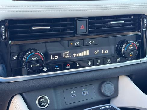 Used 2023 Nissan Rogue SL w/ SL Premium Package FWD image 26