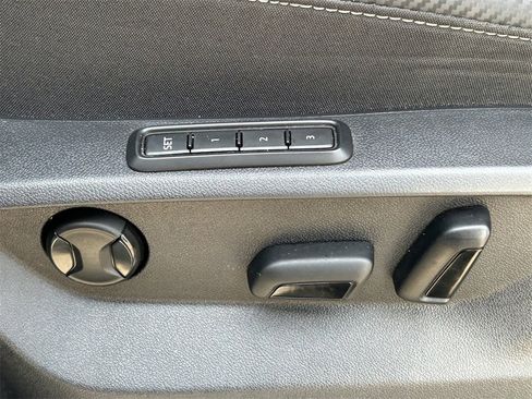 Used 2022 Volkswagen Atlas Cross Sport SEL R-Line image 25