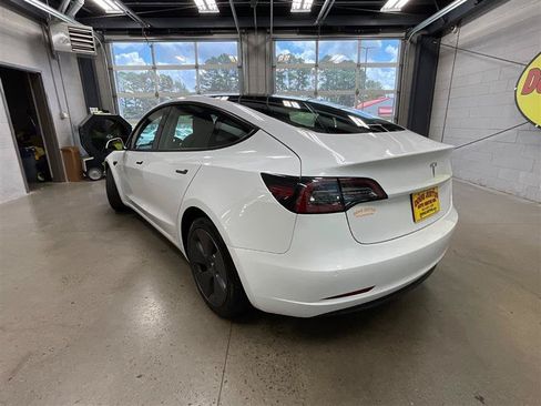 Used 2021 Tesla Model 3 Standard Range Plus RWD image 3