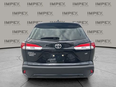 Used 2025 Toyota Corolla Cross LE image 4