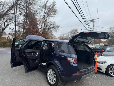 Used 2019 Land Rover Discovery Sport SE image 10