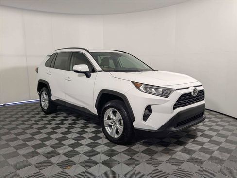 Used 2021 Toyota RAV4 XLE w/ Convenience Package image 4